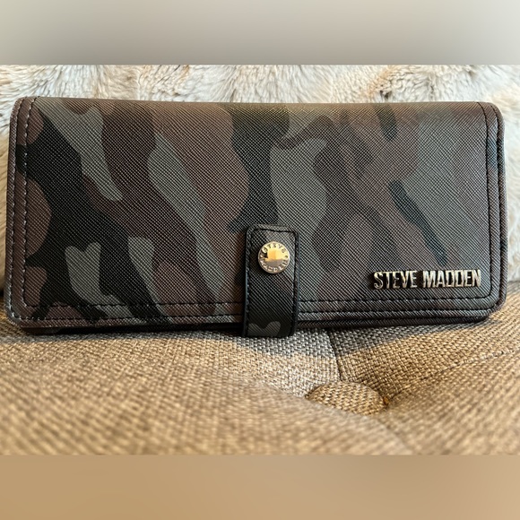 Steve Madden Handbags - Steve Madden camouflage wallet used
